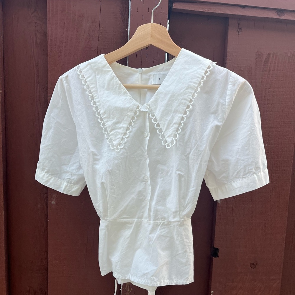 White Scalloped Olive Clothing Collar Women's Top